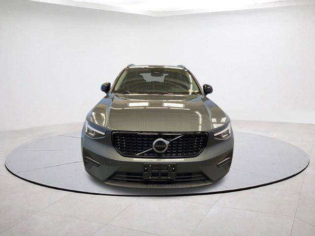2026 Volvo XC40 B5 Core