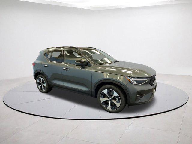 2026 Volvo XC40 B5 Core