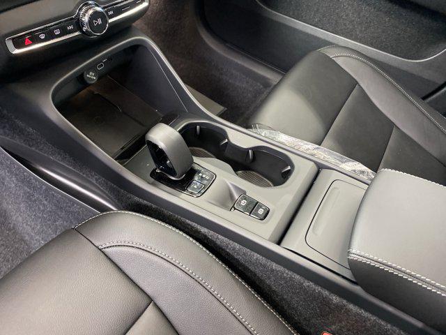 2026 Volvo XC40 B5 Core