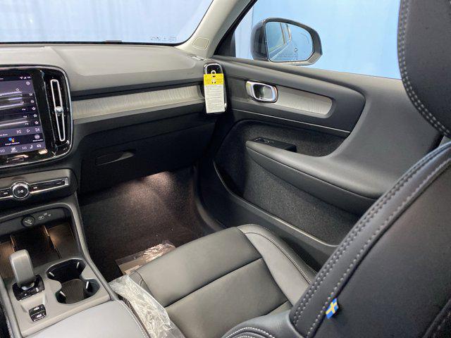 2026 Volvo XC40 B5 Core