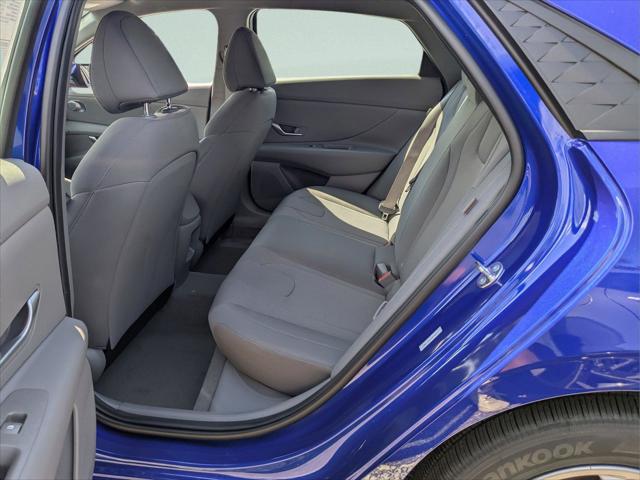 2025 Hyundai Elantra SE