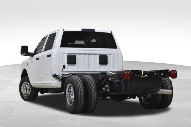2026 RAM Ram 3500 Chassis Cab RAM 3500 TRADESMAN CREW CAB CHASSIS 4X4 60 CA