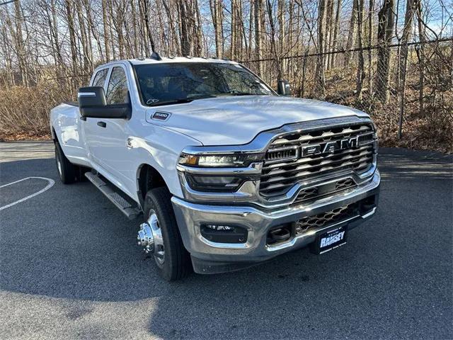 2026 RAM Ram 3500 RAM 3500 TRADESMAN CREW CAB 4X4 8 BOX