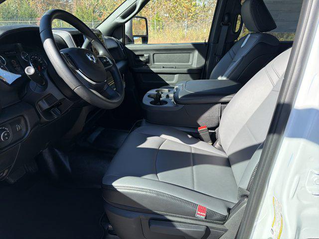 2026 RAM Ram 3500 RAM 3500 TRADESMAN CREW CAB 4X4 8 BOX