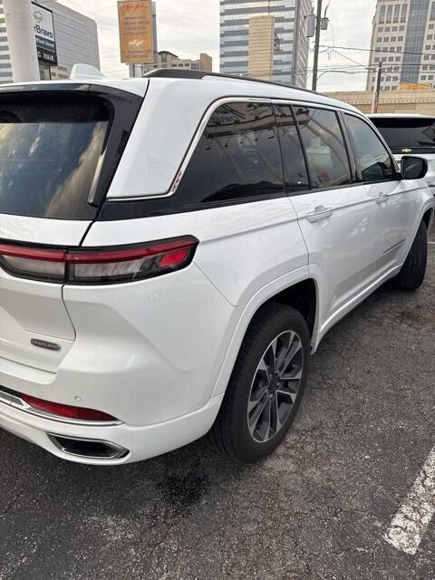 2022 Jeep Grand Cherokee Overland 4x2
