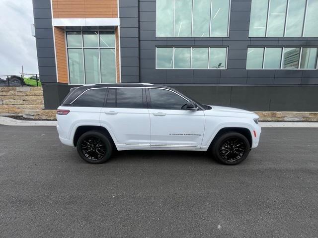 2022 Jeep Grand Cherokee Summit 4x4 2022 Jeep Grand Cherokee Summit 4x4