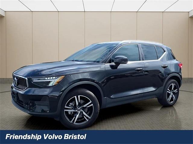 2025 Volvo XC40 B5 Core Bright Theme
