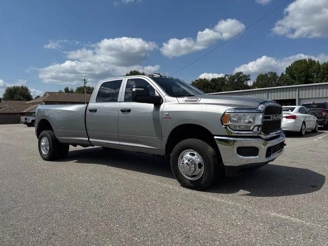 2023 RAM 3500 Tradesman Crew Cab 4x4 8 Box