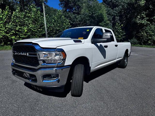 2024 RAM 3500 Tradesman Crew Cab 4x4 8 Box