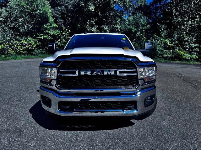 2024 RAM 3500 Tradesman Crew Cab 4x4 8 Box