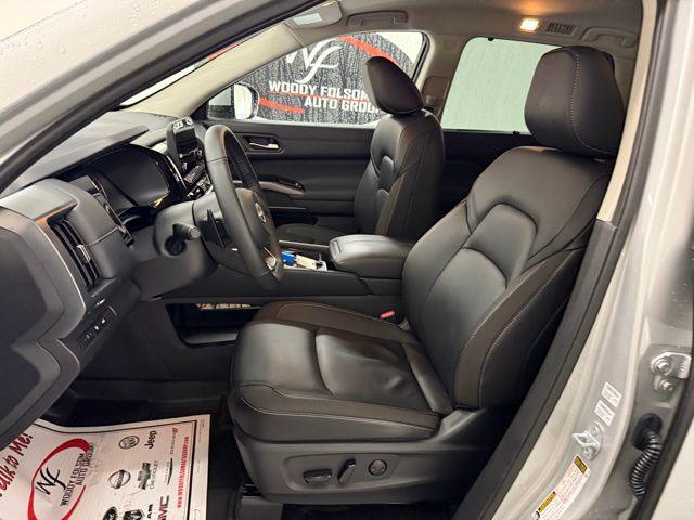 2025 Nissan Pathfinder SL FWD