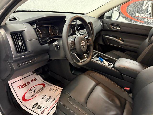 2025 Nissan Pathfinder SL FWD