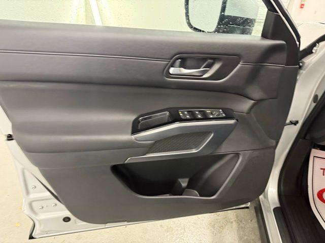 2025 Nissan Pathfinder SL FWD