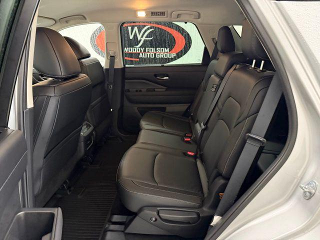 2025 Nissan Pathfinder SL FWD