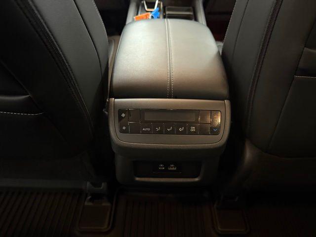 2025 Nissan Pathfinder SL FWD