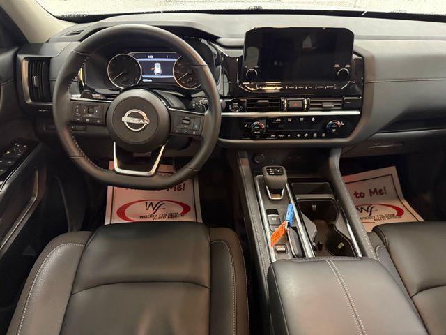 2025 Nissan Pathfinder SL FWD