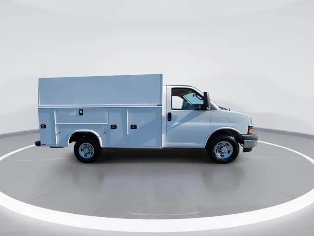 2025 Chevrolet Express Cutaway Work Van