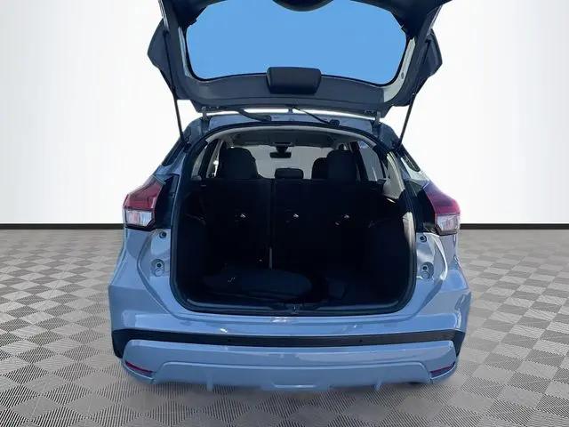 2022 Nissan Kicks SV Xtronic CVT