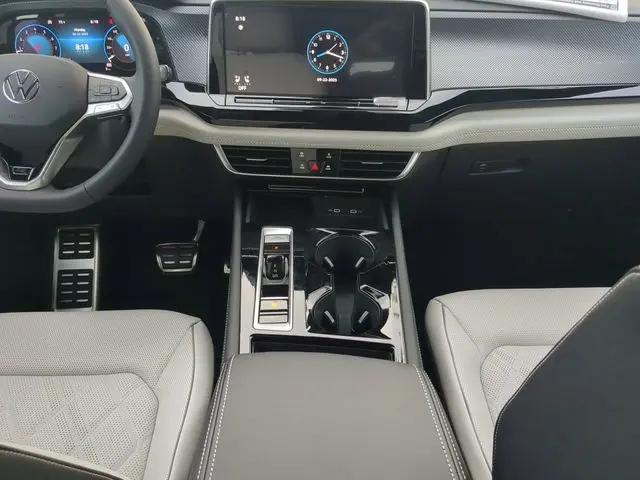 2026 Volkswagen Atlas Cross Sport SEL Premium R-Line