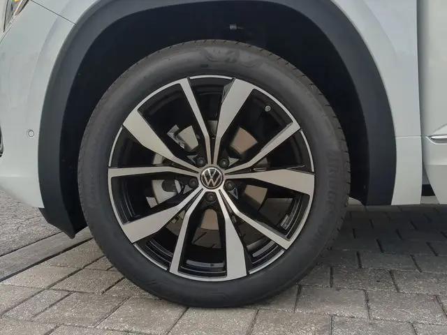 2026 Volkswagen Atlas Cross Sport SEL Premium R-Line