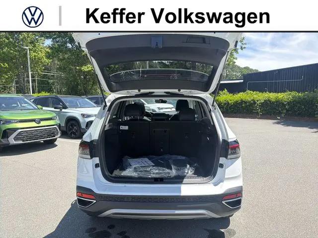 2026 Volkswagen Taos SE