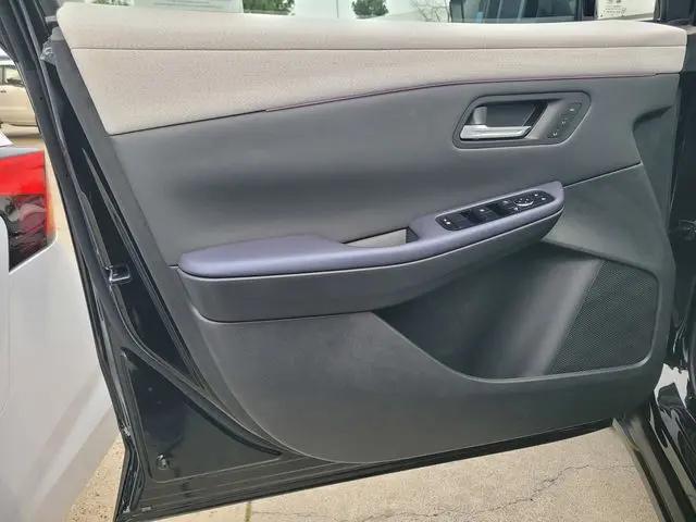 2026 Nissan LEAF PLATINUM+