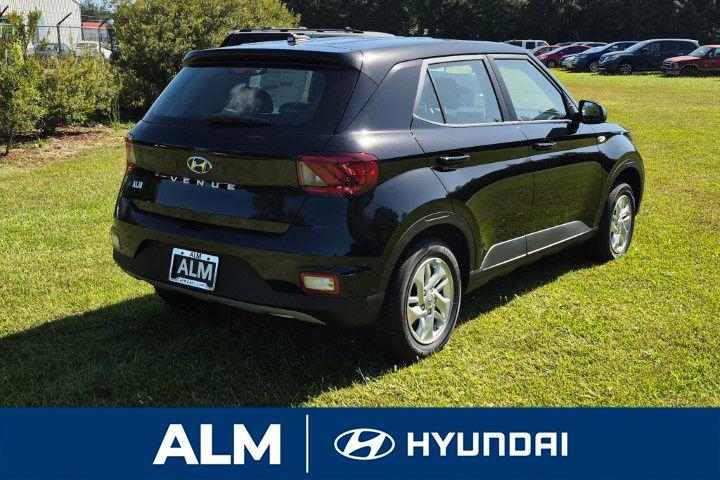 2026 Hyundai Venue SE photo 2
