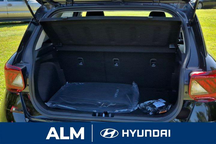 2026 Hyundai Venue SE photo 4