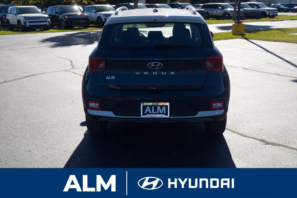 2026 Hyundai Venue SEL photo 3