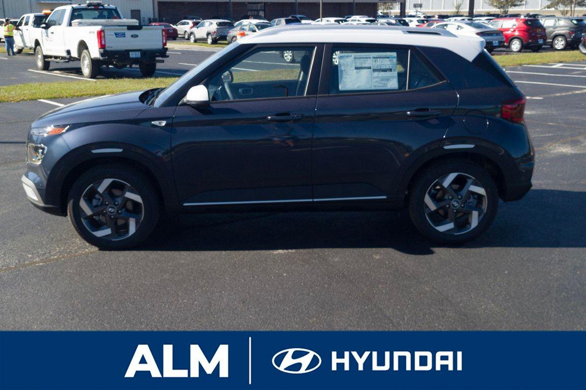 2026 Hyundai Venue SEL photo 4