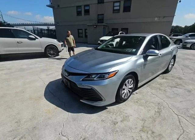 2022 Toyota Camry LE Hybrid