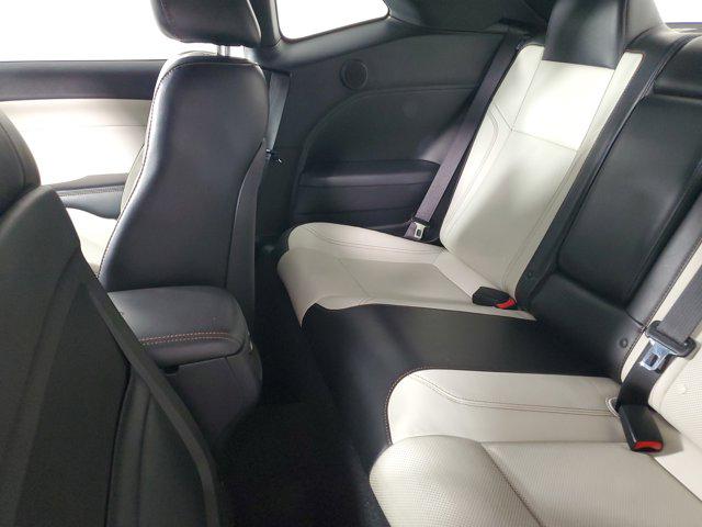 2016 Dodge Challenger SXT Plus