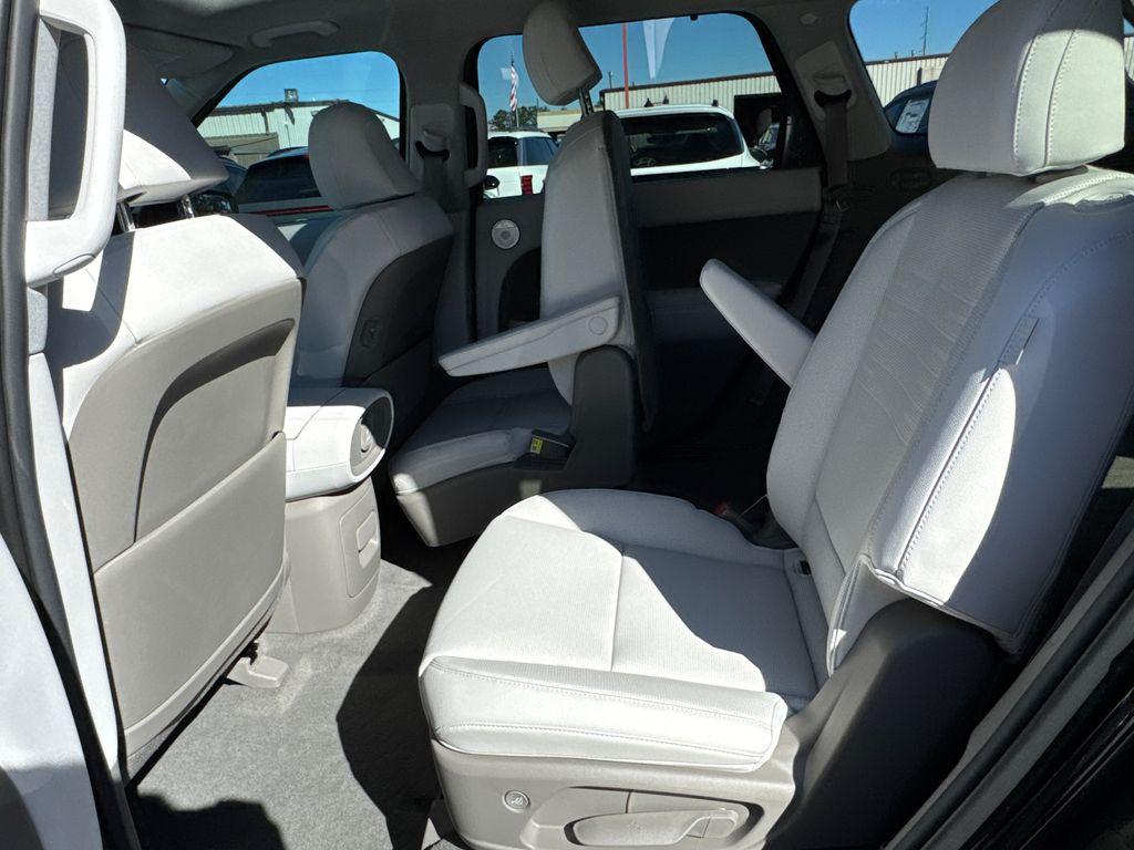 New 2026 Abyss Black HYUNDAI Limited FWD image 12