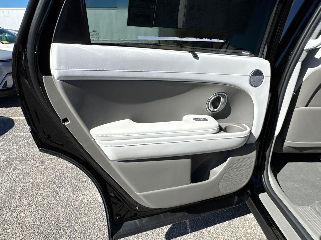 New 2026 Abyss Black HYUNDAI Limited FWD image 15