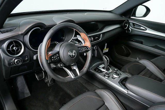 2025 Alfa Romeo Stelvio STELVIO INTENSA AWD 2025 Alfa Romeo Stelvio STELVIO INTENSA AWD
