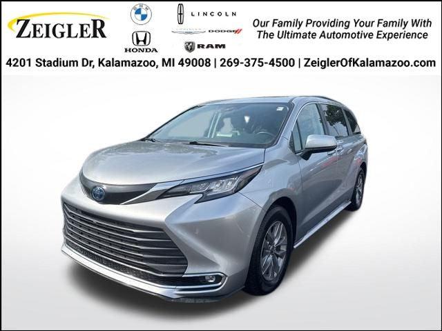 2022 Toyota Sienna XLE 2022 Toyota Sienna XLE