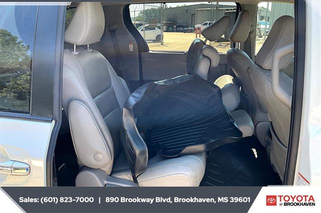 2020 Toyota Sienna XLE