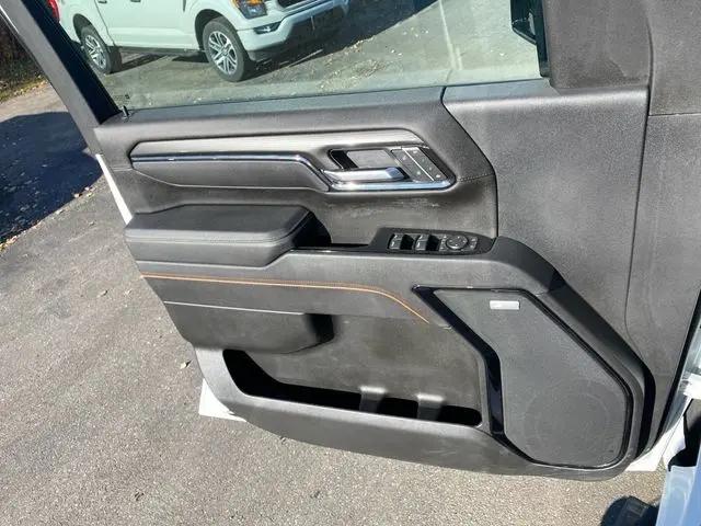 2025 GMC Sierra 3500HD 4WD Crew Cab Standard Bed AT4