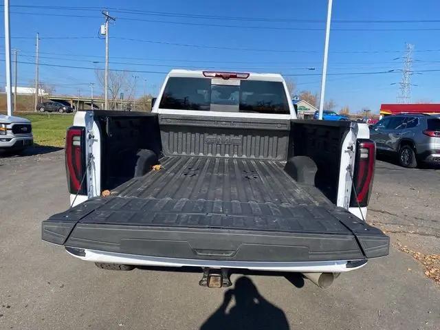 2025 GMC Sierra 3500HD 4WD Crew Cab Standard Bed AT4
