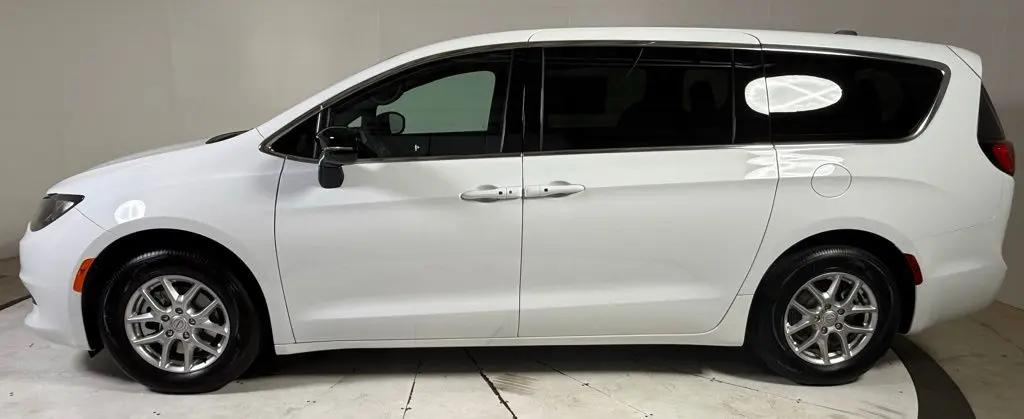 2026 Chrysler Voyager LX