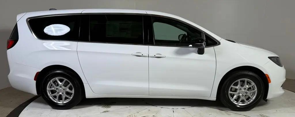 2026 Chrysler Voyager LX