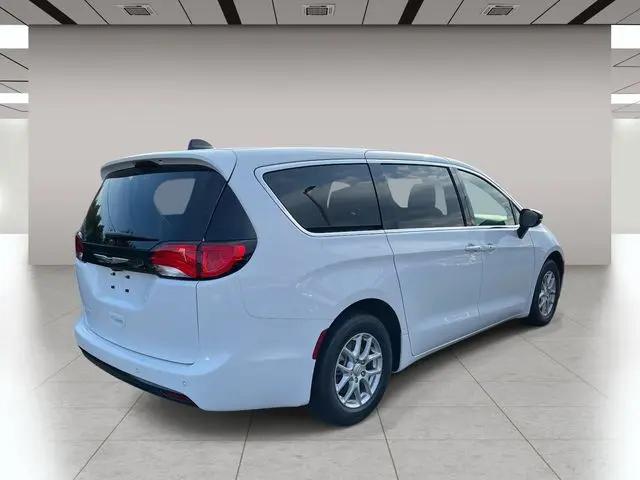 2026 Chrysler Voyager LX