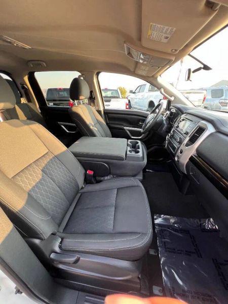 2017 Nissan Titan SV