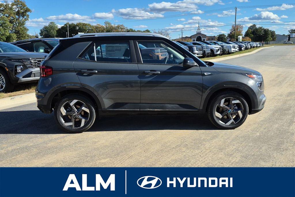 2026 Hyundai Venue SEL photo 4