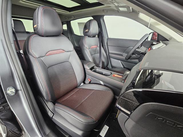 2025 Nissan Kicks SR Intelligent AWD