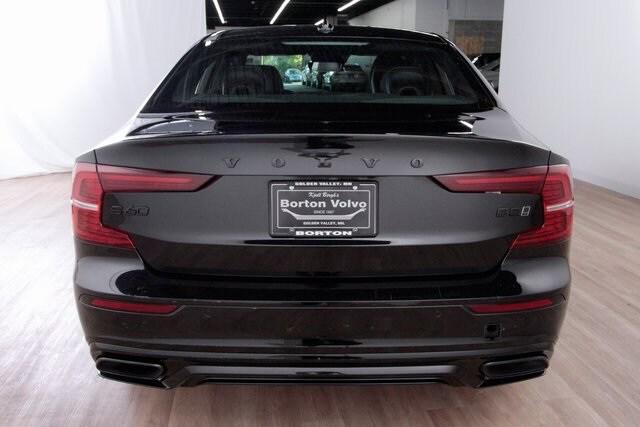 2022 Volvo S60 B5 Black Edition R-Design