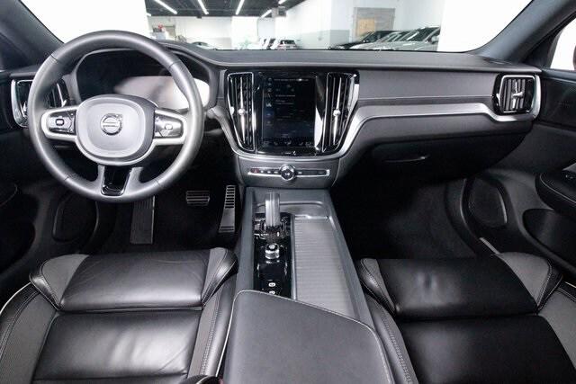 2022 Volvo S60 B5 Black Edition R-Design
