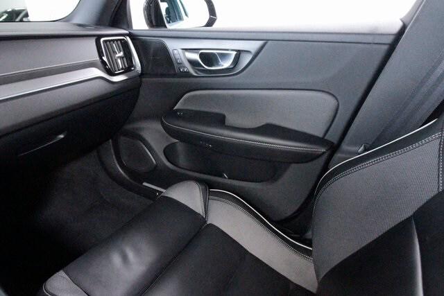 2022 Volvo S60 B5 Black Edition R-Design