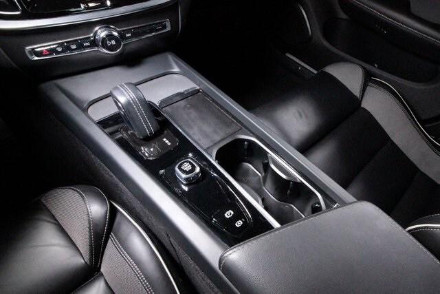 2022 Volvo S60 B5 Black Edition R-Design