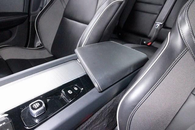 2022 Volvo S60 B5 Black Edition R-Design